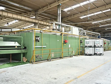 ماكينات الطلاء للجهة الخلفية لسجاد العشب الصناعي