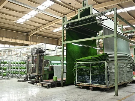 فحص جودة العشب في منتصف العملية