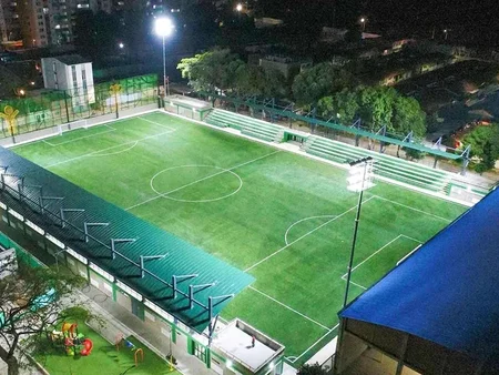 ملعب كرة القدم في Giron