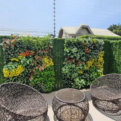 جدران من العشب الصناعي بتصاميم فاخرة